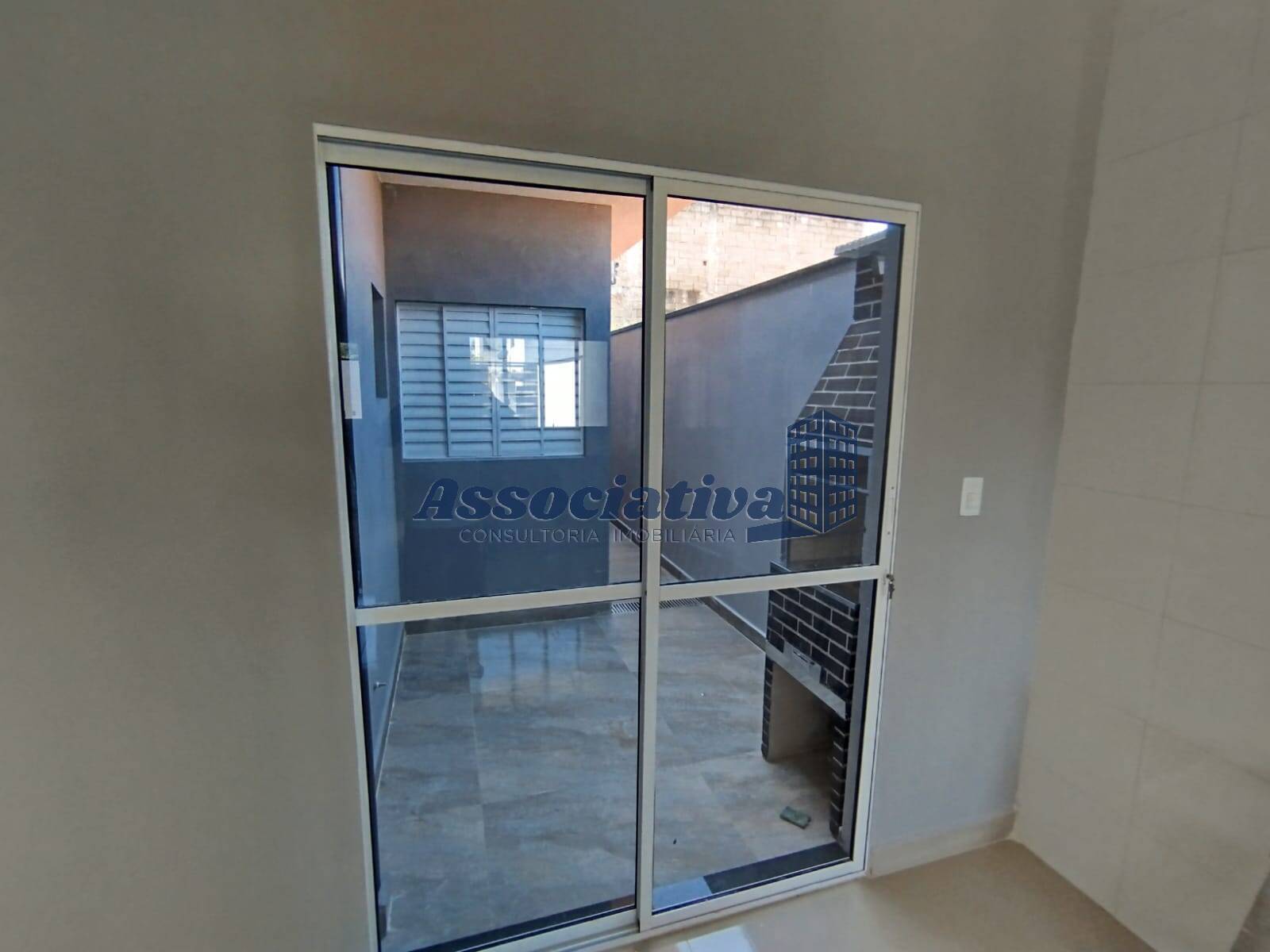 Casa à venda com 2 quartos, 74m² - Foto 4