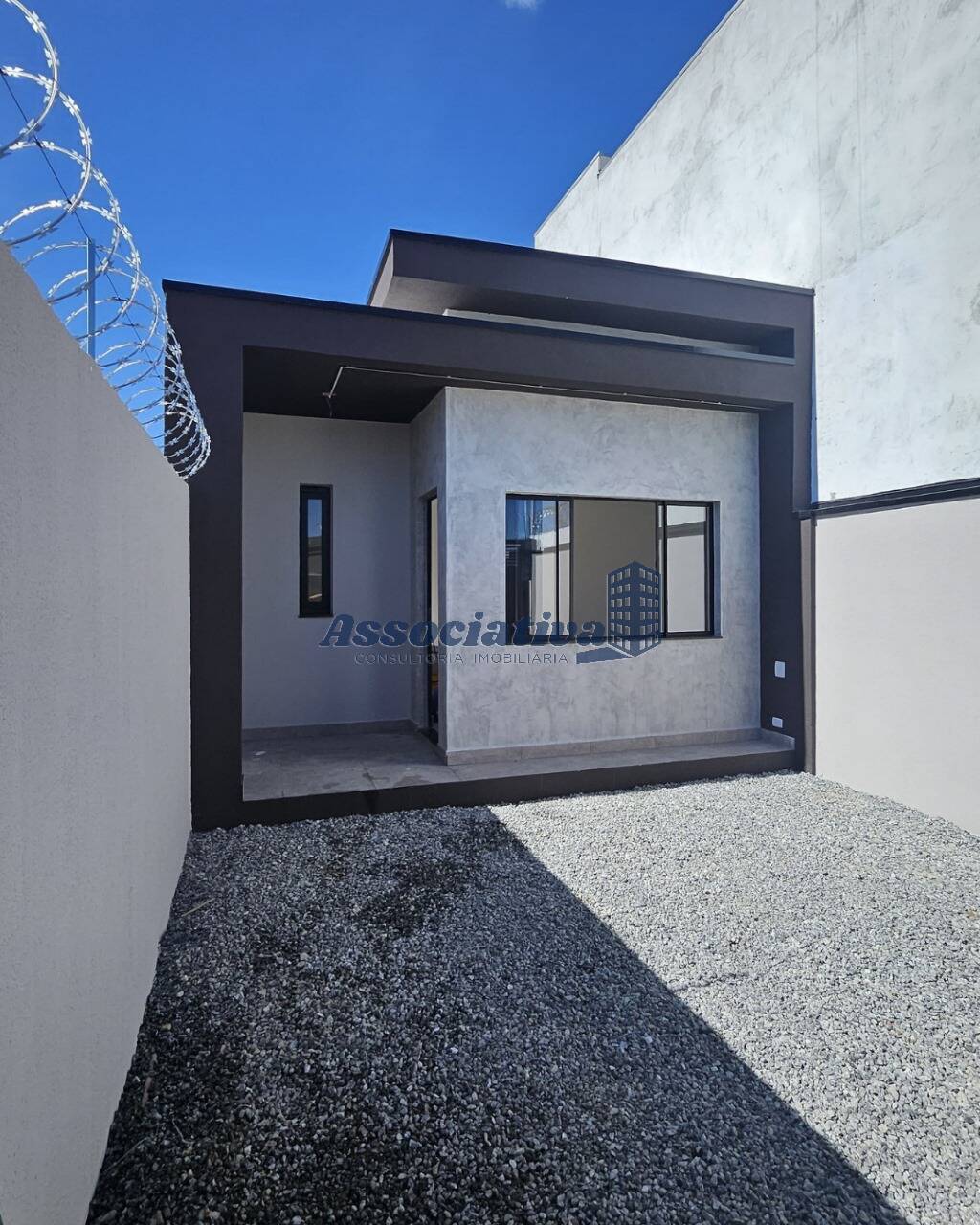 Casa à venda com 3 quartos, 91m² - Foto 1