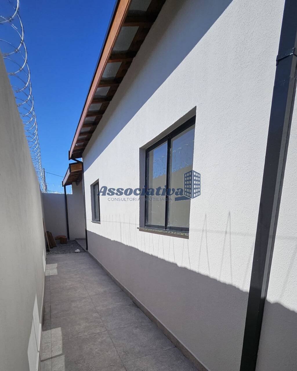 Casa à venda com 3 quartos, 91m² - Foto 2