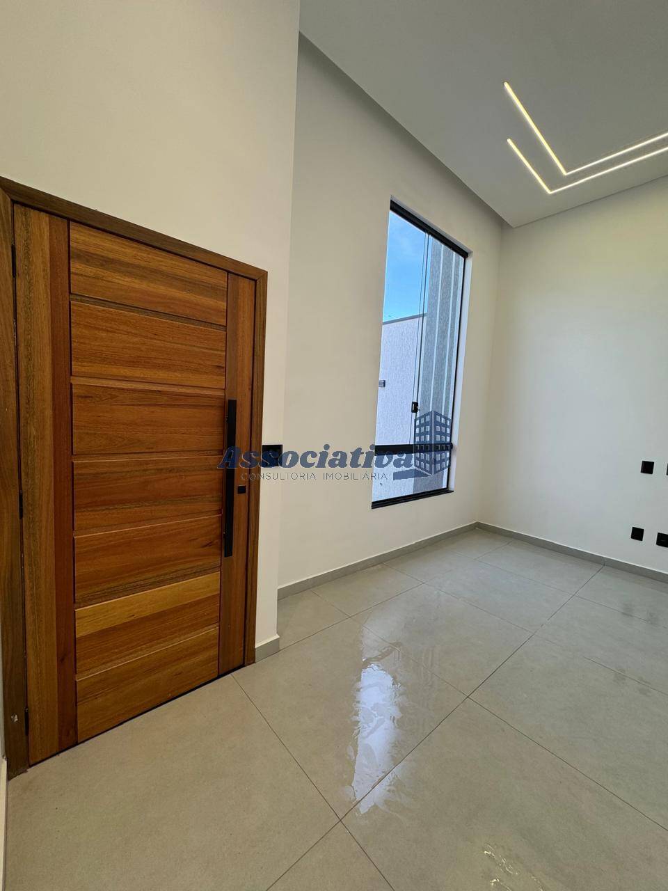 Casa à venda com 2 quartos, 71m² - Foto 2