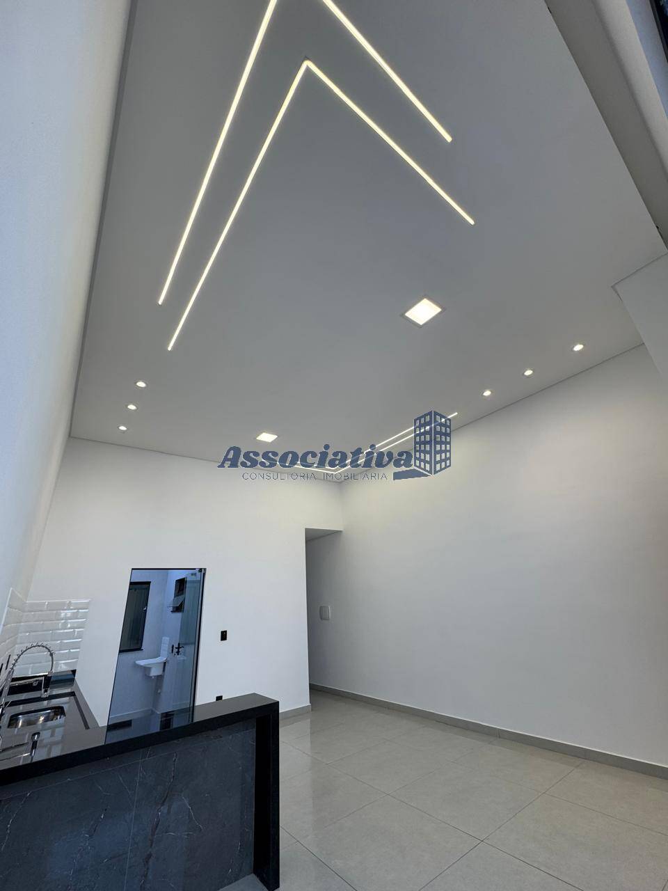Casa à venda com 2 quartos, 71m² - Foto 3