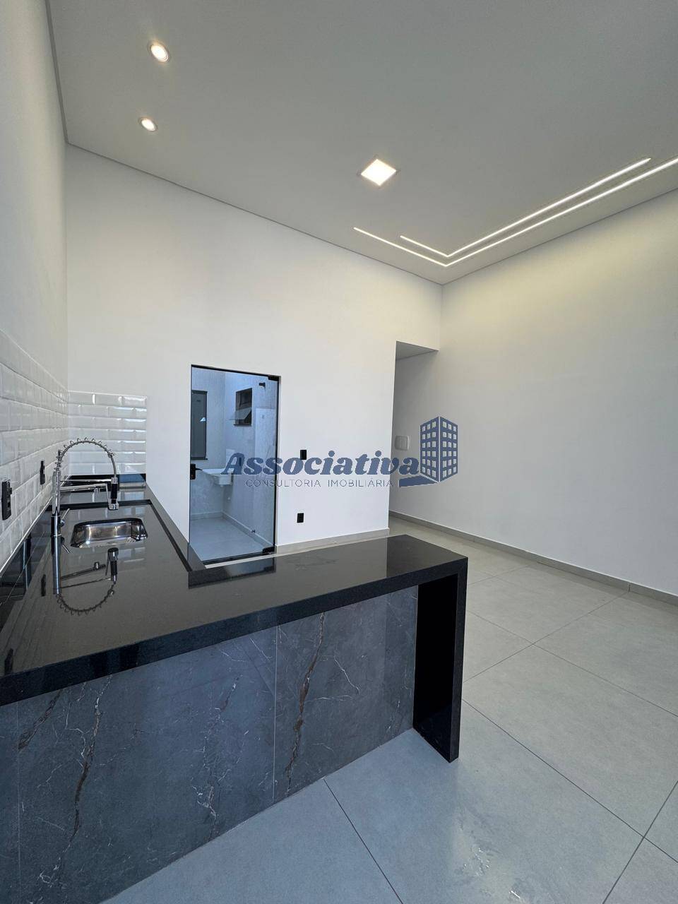 Casa à venda com 2 quartos, 71m² - Foto 7