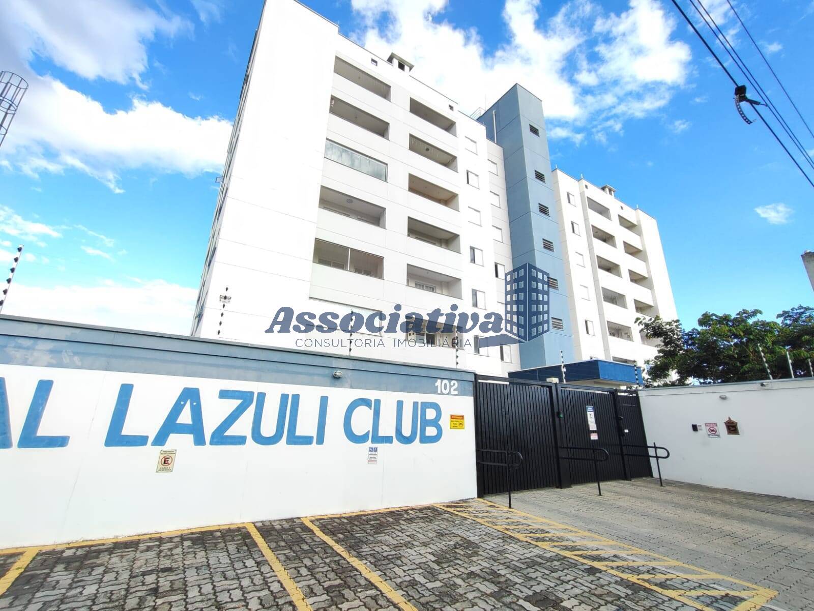 Apartamento à venda com 2 quartos, 61m² - Foto 1