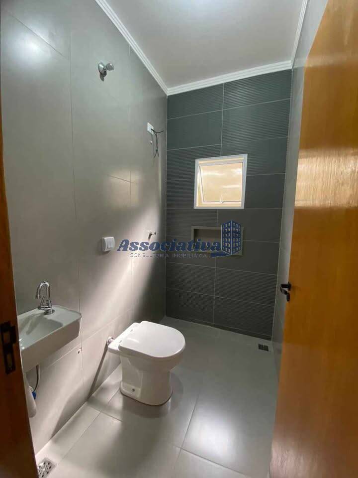 Casa à venda com 2 quartos, 69m² - Foto 9